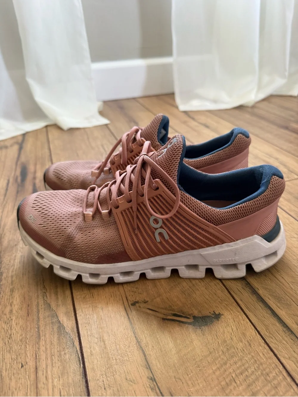 On Cloud Running Shoes in Dusty Rose - Picture 1 of 7